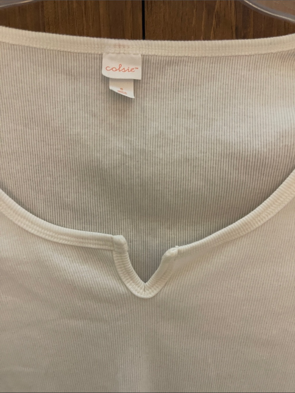 Colsie Cream Ribbed V-Neck Crop Top - Picture 2 of 5